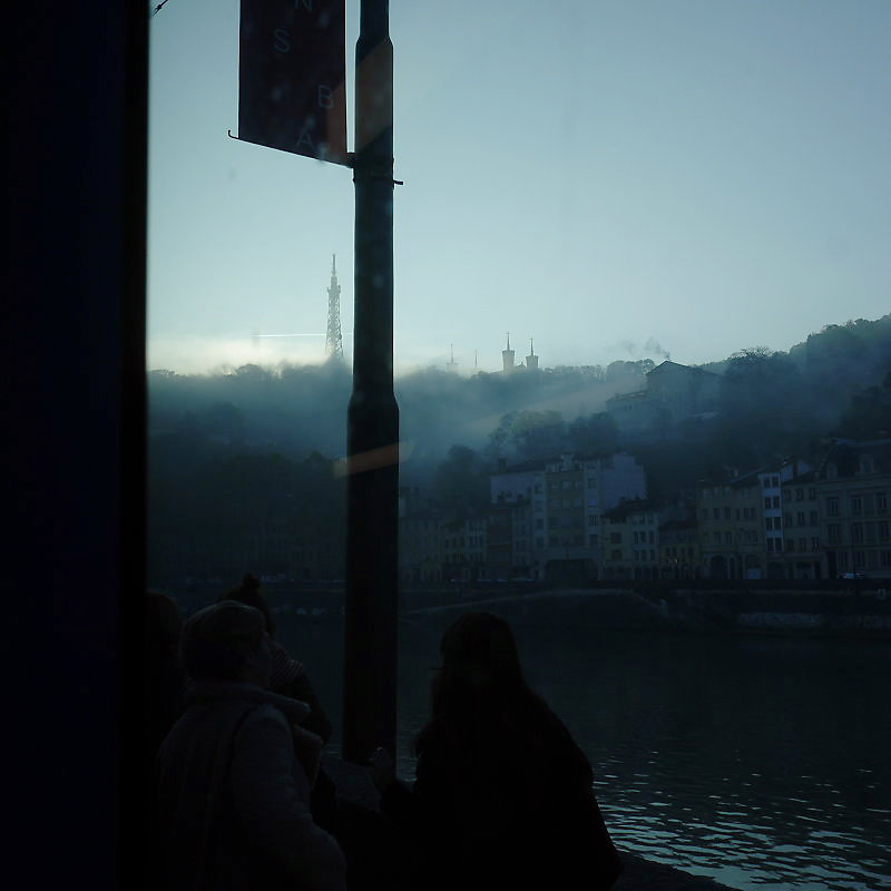 paysahe embrumé à Lyon au bord du Rhône